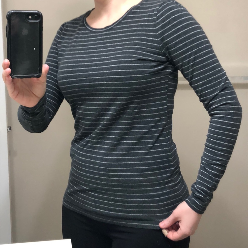 🛍 DONATED TheLimited | Perfect Tee Long Sleeve - Picture 2 of 5